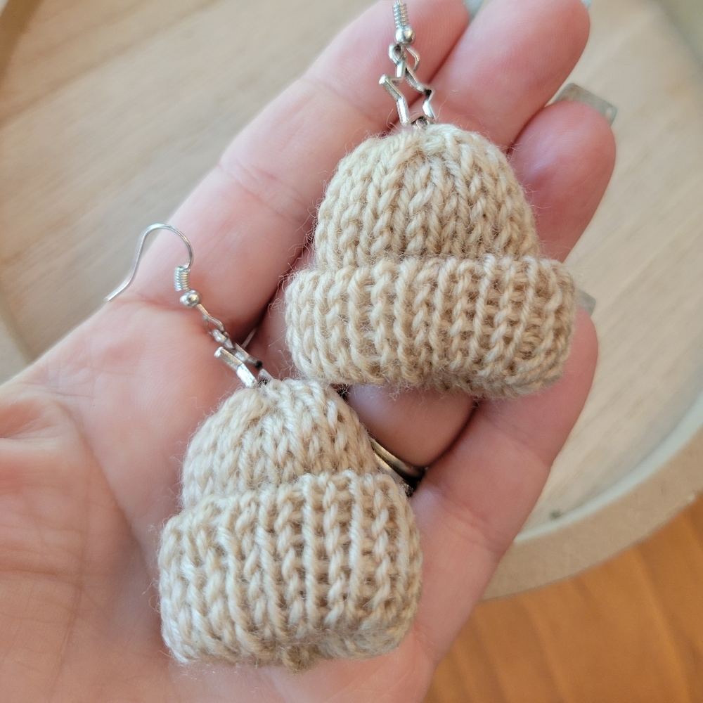 💥LAST PAIR💥 Knit Hat Drop Earrings - Picture 3 of 6